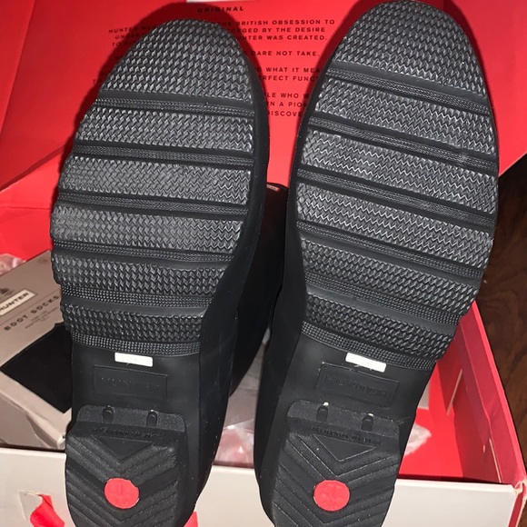 Brand new Hunter boots and Tall black boot socks (size large) - Picture 4 of 5